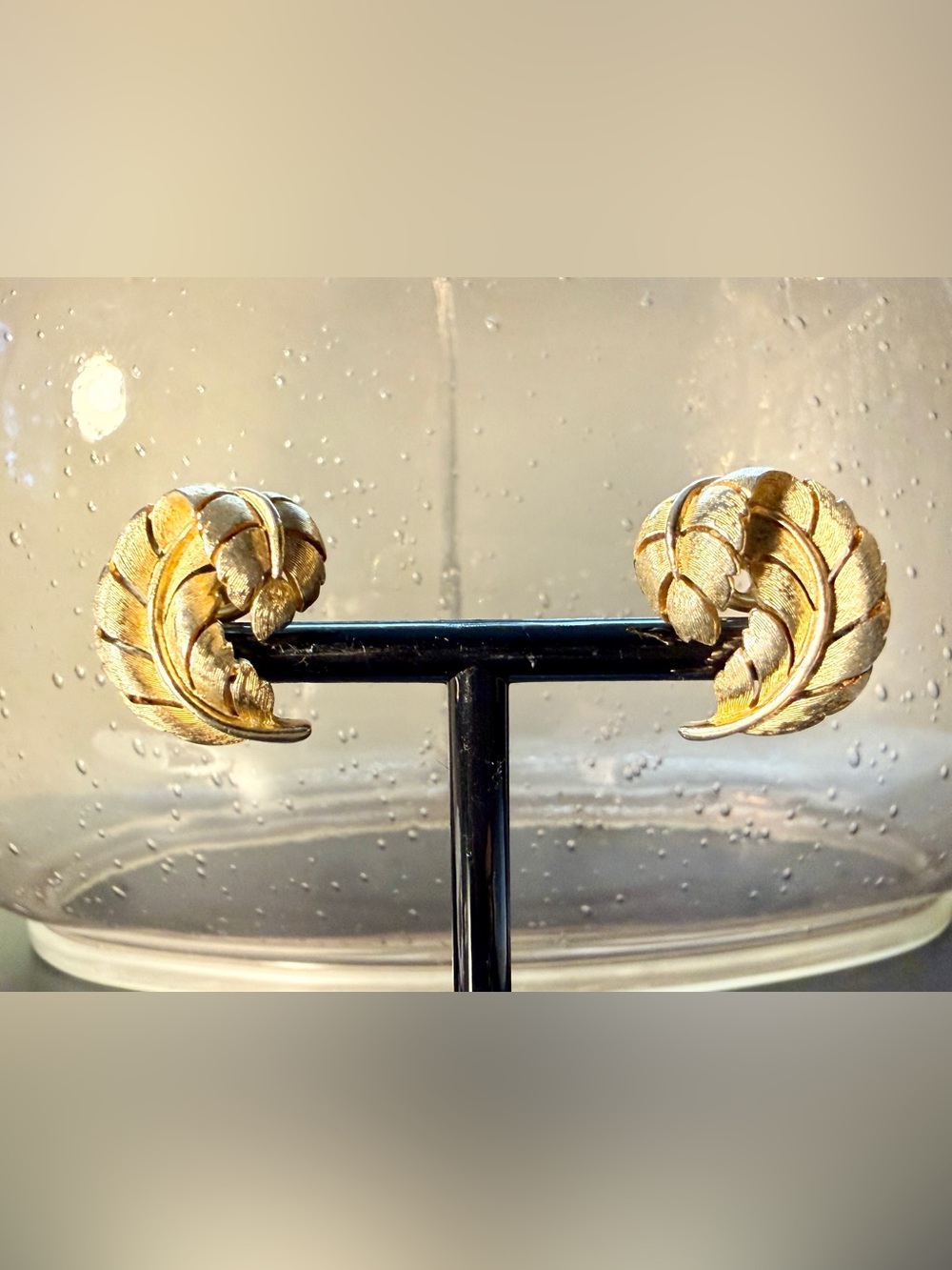 Rare Vintage 1960s Trifari Gold Tone Brushed Feather Clip On Earrings
